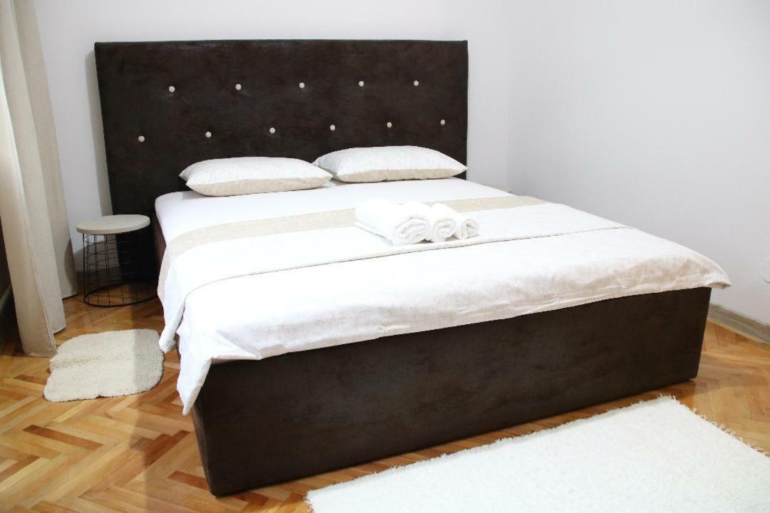 Tania Apartament Oradea Eksteriør billede